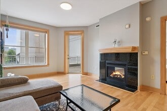 333 W Mifflin St in Madison, WI - Building Photo - Building Photo