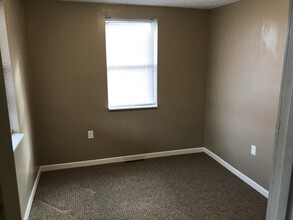 18 Highland Ave, Unit 1 in Wiley Ford, WV - Foto de edificio - Building Photo