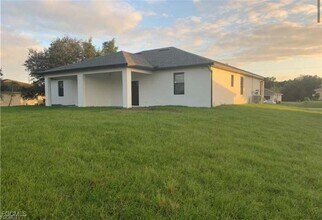 2425 Mansfield Ave S in Lehigh Acres, FL - Foto de edificio - Building Photo