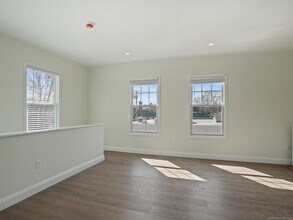 242 S Broad St in Milford, CT - Building Photo - Building Photo