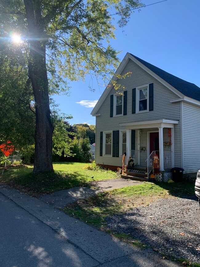 3 High St, Unit A in Waterville, ME - Foto de edificio - Building Photo