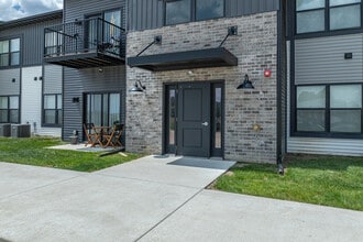 The Atworth at Queenwood in Morton, IL - Building Photo - Building Photo