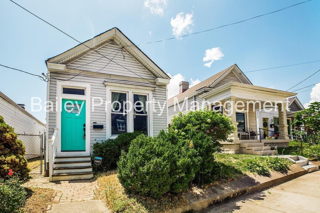 1916 S Preston St in Louisville, KY - Building Photo