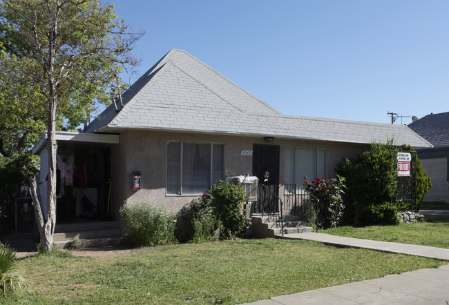 2549 5th St in Riverside, CA - Foto de edificio - Building Photo