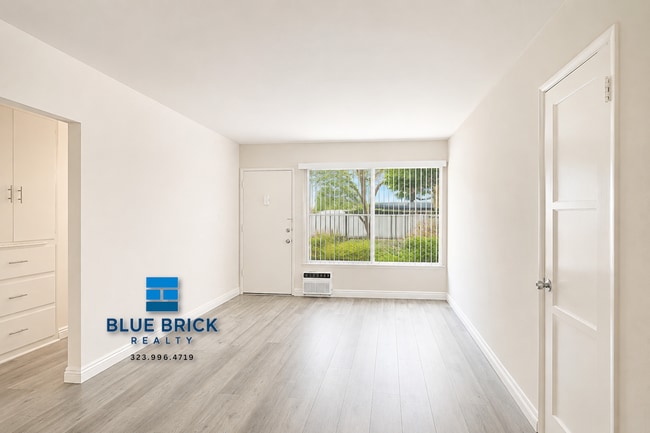 property at 122 N Adams St