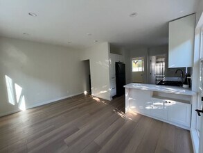 736 N Florence St in Burbank, CA - Building Photo - Building Photo