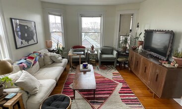 81 Clarendon Ave, Unit 3 in Somerville, MA - Foto de edificio - Building Photo