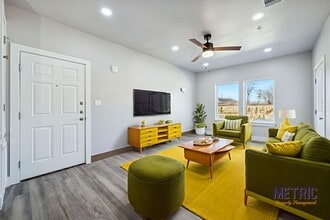 Windy Hill Apartments in Kyle, TX - Foto de edificio - Building Photo