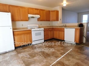 3245 Downey Ct in Clifton, CO - Building Photo - Building Photo