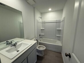 9034 Song Sparrow Wy in Baytown, TX - Building Photo - Building Photo