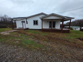 986 Old Mail Rd in Crossville, TN - Building Photo - Building Photo