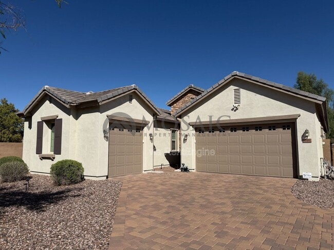 property at 800 E Tonto Pl
