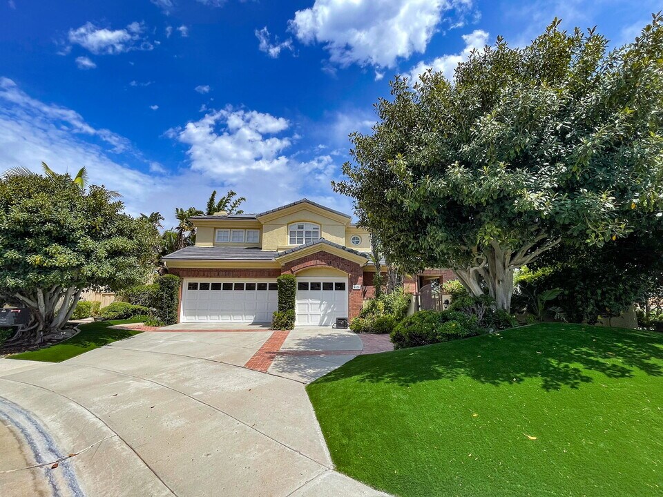 4626 Wellston Pt in San Diego, CA - Building Photo