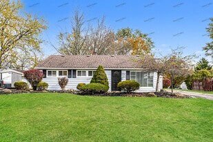 9965 Crestwood Dr in Twinsburg, OH - Building Photo