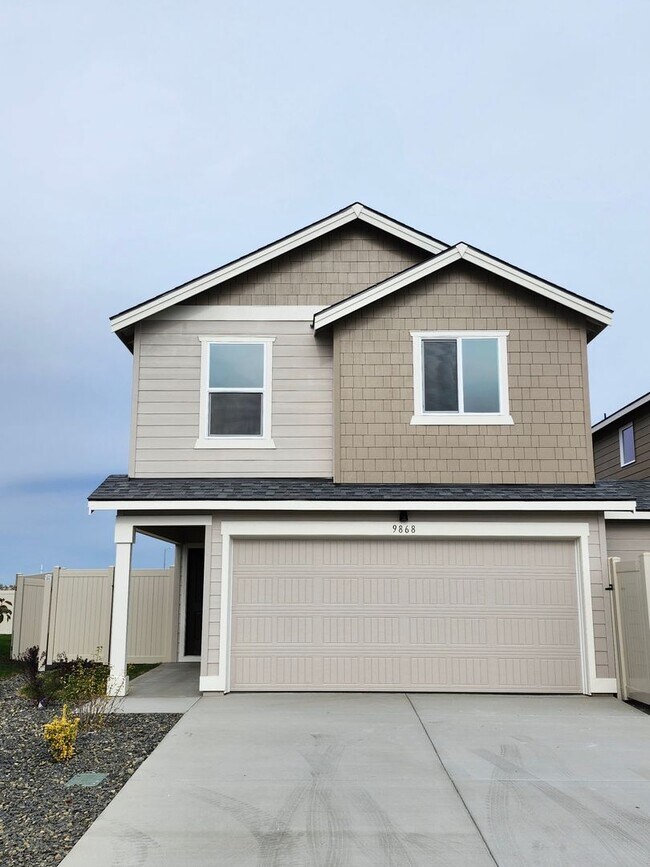 9868 W 5th Pl in Kennewick, WA - Building Photo - Building Photo