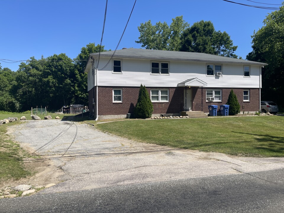 29 Fellows Rd in Oakdale, CT - Building Photo