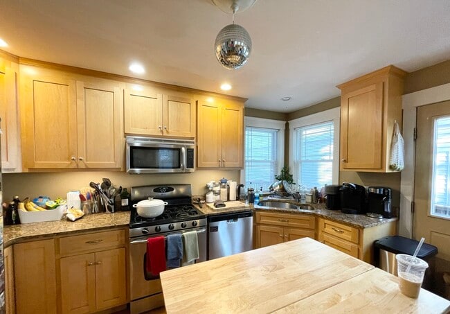 17 Iroquois St, Unit B