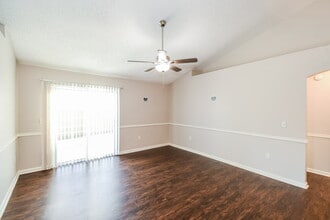 2025 Hunters Trace Cir in Middleburg, FL - Building Photo - Building Photo