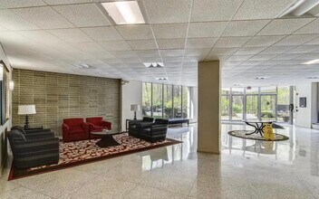 7505 Democracy Blvd, Unit 114 in Bethesda, MD - Building Photo - Building Photo