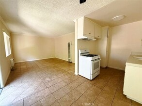 8371 Northgate Ave in Los Angeles, CA - Building Photo - Building Photo
