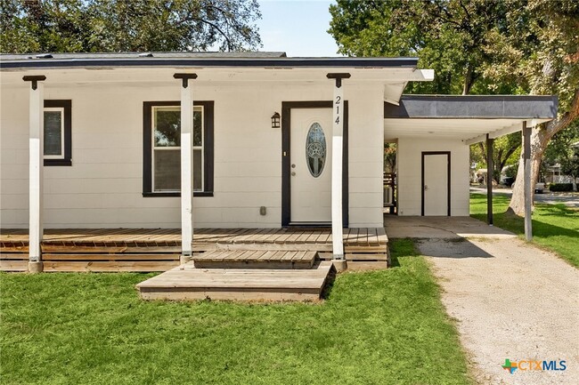 214 Dallas St in New Braunfels, TX - Building Photo - Building Photo