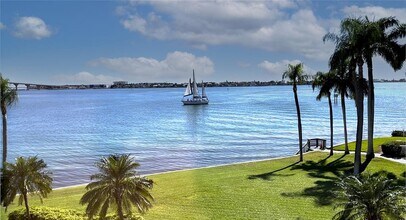 6287 Bahia Del Mar Cir N in St. Petersburg, FL - Building Photo - Building Photo