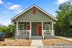 property at 931 W Rosewood Ave