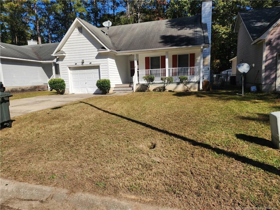 531 Crooked Creek Ct in Fayetteville, NC - Building Photo