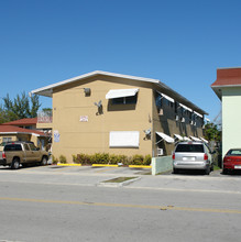 Hialeah Racetrack Apartments in Hialeah, FL - Building Photo - Building Photo