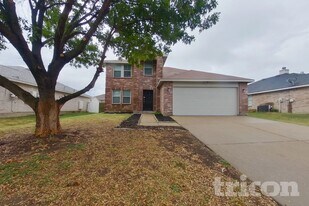 2029 W Grove Ln in Grand Prairie, TX - Building Photo