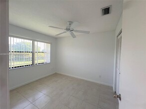 11044 Royal Palm Blvd in Coral Springs, FL - Foto de edificio - Building Photo