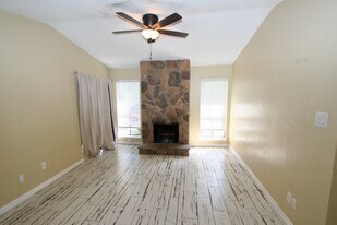 17331 Red Oak Dr in Houston, TX - Building Photo