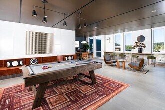 Modera Raleigh Hills in Beaverton, OR - Foto de edificio - Building Photo