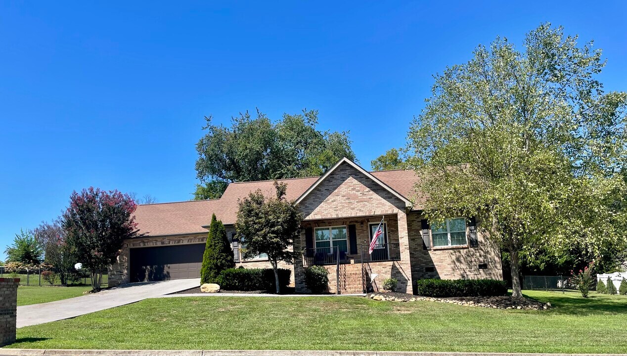 1448 Benjamin Blvd in Sevierville, TN - Building Photo