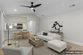 2215 Post Rd in Austin, TX - Foto de edificio - Building Photo