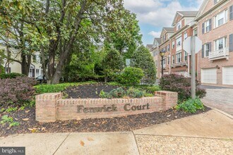 2310 N Van Buren Ct in Arlington, VA - Building Photo - Building Photo