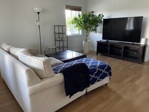 1423 Holly Heights Dr, Unit 12 in Fort Lauderdale, FL - Building Photo - Building Photo