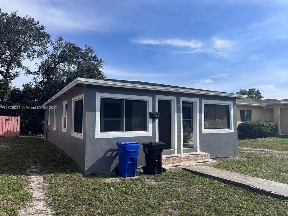 432 NW 17th Ave in Fort Lauderdale, FL - Building Photo
