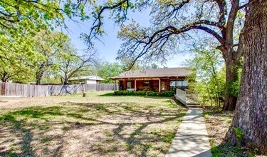 1126 Kingston Dr in Lewisville, TX - Building Photo - Building Photo