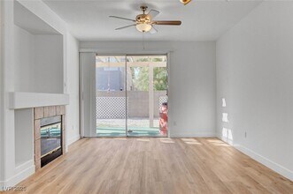 10321 Bentley Oaks Ave in Las Vegas, NV - Foto de edificio - Building Photo