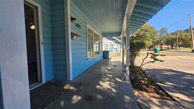 2621 N Locust St in Denton, TX - Building Photo - Building Photo