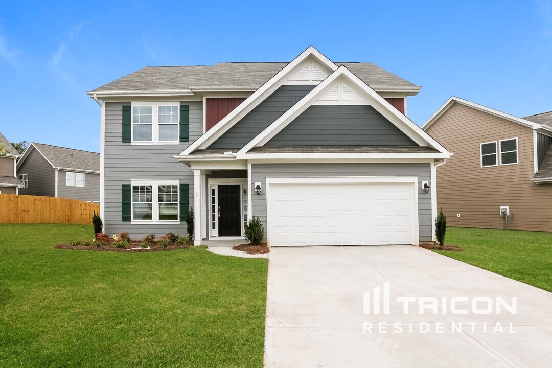 111 Halesworth Rd in Mooresville, NC - Building Photo