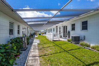 Seminole Hill Villas in Seminole, FL - Building Photo - Building Photo