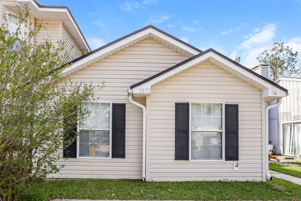 5872 Liska Dr in Jacksonville, FL - Foto de edificio