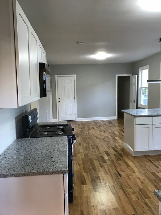 383 Center St-Unit -2nd Fl in Meriden, CT - Building Photo
