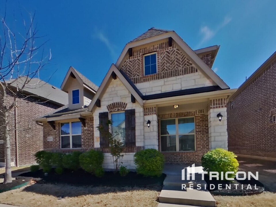 2025 Barx Dr in Little Elm, TX - Building Photo