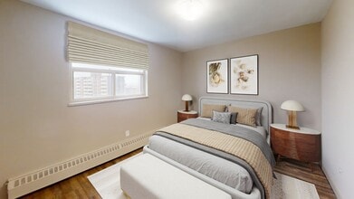 Bristol Arms Apartment in Mississauga, ON - Building Photo - Building Photo