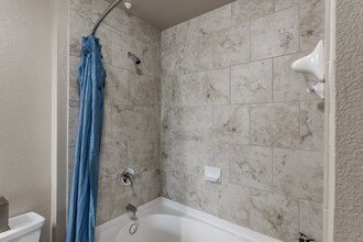 3199 Genoa Red Bluff Rd in Pasadena, TX - Building Photo - Building Photo