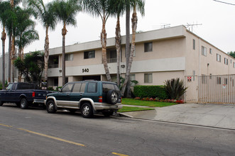 540-600 W Hyde Park Blvd in Inglewood, CA - Foto de edificio - Building Photo