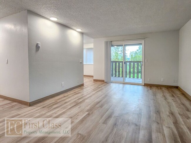 10066 SW Garrett St in Portland, OR - Foto de edificio - Building Photo